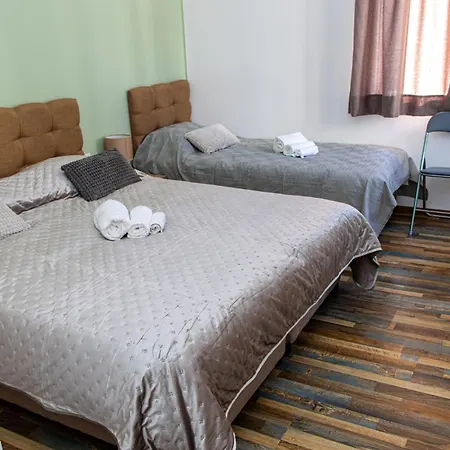 Navial 1 3* גברובו