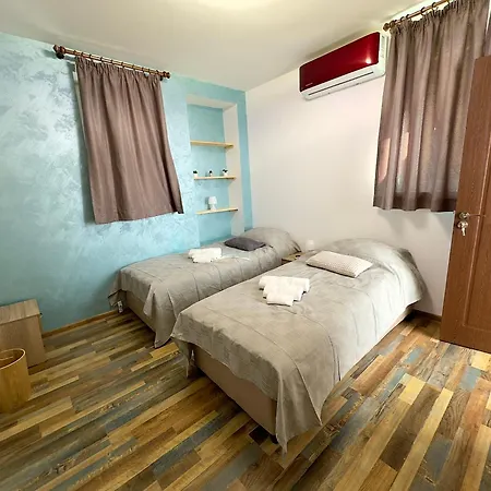 בית הארחה Navial 1 גברובו