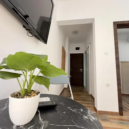 Navial 1 3* גברובו