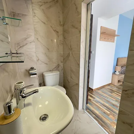 Navial 1 3* גברובו