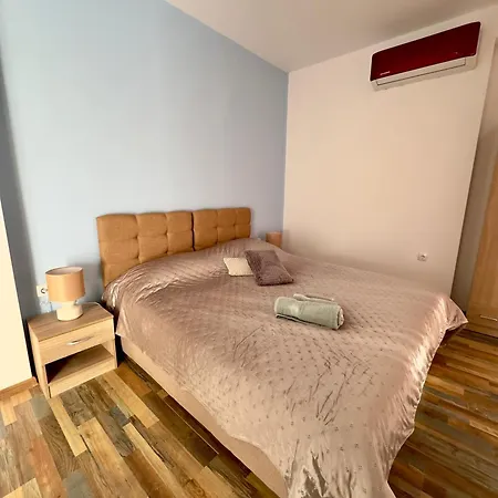 Navial 1 בית הארחה