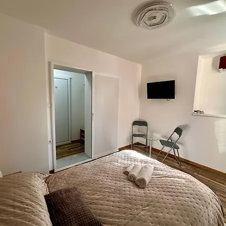 בית הארחה Navial 1 3*