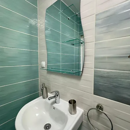 Navial 1 3* גברובו