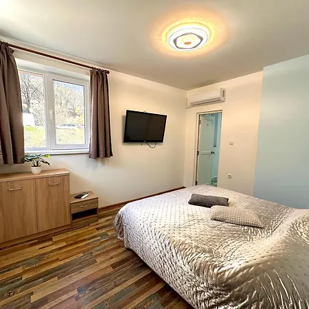 Navial 1 3* גברובו